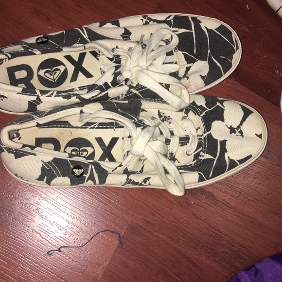 Cute Roxy shoes. - Picture 2 of 4